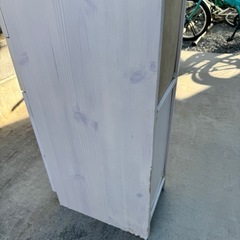 おしゃれなスリム収納棚の画像