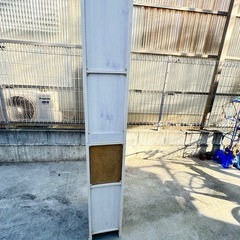 おしゃれなスリム収納棚の画像