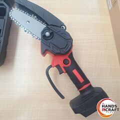 ✨メ-カ-型番不明　中古　電動チェーンソー　21ｖ　説明書　付属品有✨うるま市田場✨の画像