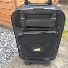 キャリーケース黒　使用感有りの画像