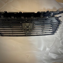 Honda ヴェゼル6AA ーRV6　純正フロントグリルの画像