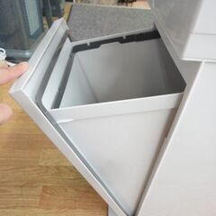 2段分別ごみ箱 38L フットペダル付き 幅26㎝×奥行37㎝×高さ79㎝ 上下臭い漏れ防止パッキン付き ゴミ箱 ダストボックス 西岡店の画像