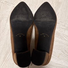 【未使用品】
ブラウンファーパンプスの画像