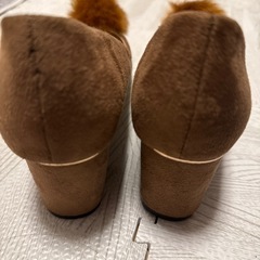 【未使用品】
ブラウンファーパンプスの画像