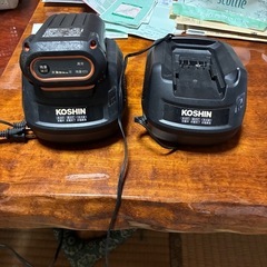 コウシン（koshin）36vバッテリーと充電器2台セットの画像