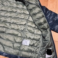 ダウン  迷彩 UNIQLOの画像