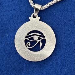ホルスの目 ラウンドネック ペンダント ネックレスの画像