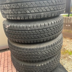 ハイエース 、キャラバン用アルミ付スタッドレス15インチ‼️の画像