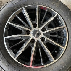 15インチホイール付きスタッドレスタイヤ の画像