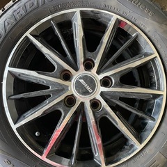 15インチホイール付きスタッドレスタイヤ の画像