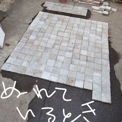 10cm角厚さ1.5cm白系とグレー系タイルの画像