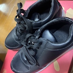 【お値下げ・22日まで】光るLEDスニーカーの画像