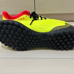 フットサルシューズ　adidasコパセンス　イエローの画像