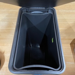 e10　EKO【ペダル式ステンレスゴミ箱】の画像