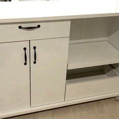 食器棚・作業台・炊飯器・電子レンジ置き(コンセント2つ/コロコロ付き)の画像