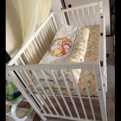 ベビーベッドの画像