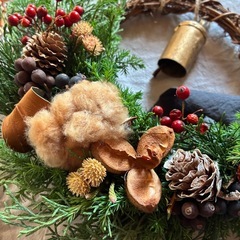 3種のグリーンと木の実の冬リースの画像