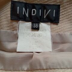 INDIVI ベージュ タックスカート 膝丈 サイズ38の画像