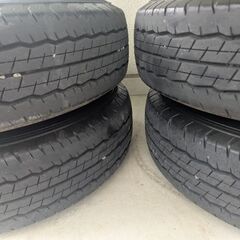 ハイエースタイヤホイールの画像