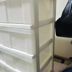 4段横長　衣装ケースの画像