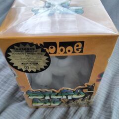 TOOBOEさんのグッズ(ぬいぐるみとCD)の画像