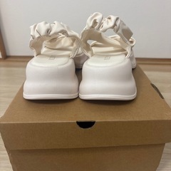 交渉中 
～試着のみ～ 白のサンダル、お譲りしますの画像