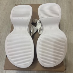 交渉中 
～試着のみ～ 白のサンダル、お譲りしますの画像