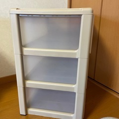 収納ケース棚の画像