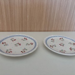 お皿とコップのセットの画像