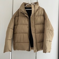 ベージュ ショート丈 オーバーサイズダウンジャケットの画像