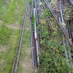 直径5cm4cm単管U 字型アングル長さ5m角10本頭痛ぐらいありますどれでも値段1本1000円ですの画像