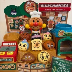 ジャムおじさんのパン工場とアンパンマンとバイキンマンのぬいぐるみセットの画像