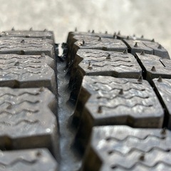 ブリヂストンスタッドレス20年制247/70R19.5 イボ付きバリ溝　室内保管　の画像