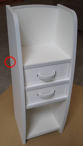 【割引・へこみ傷】ハンガーラック フチカラー：ホワイト　お譲り致します。幅63cm×奥行30cm×高さ90cm 子供家具 完成品