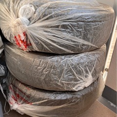 80系ハリアーに使用してい
ました。スタッドレスタイヤ＆ホイール 4本セット　225/60R18の画像