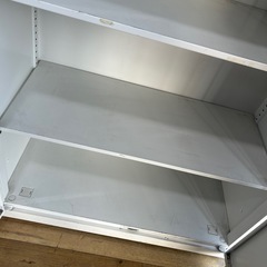 お買い得品！！　事務用品　　ロッカー　三段ロッカー　鍵付きの画像