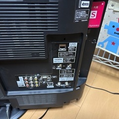 パナソニック32インチテレビとテレビ台の画像