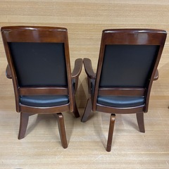 e17 【回転式 ダイニングチェア】二脚セットの画像