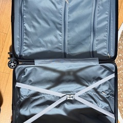 超軽量　キャリーケースの画像