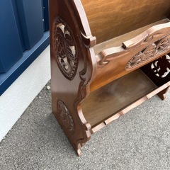 木製 彫刻 マガジンラック レトロの画像