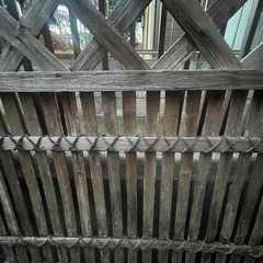 木でできた垣根の画像