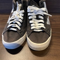 adidasハイカット23.5の画像