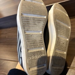 adidasハイカット23.5の画像