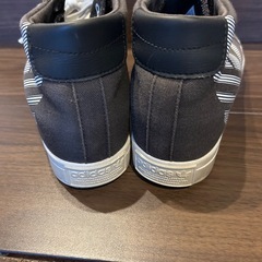 adidasハイカット23.5の画像