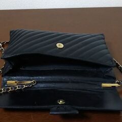 バッグ（28cm位）と花飾りの画像