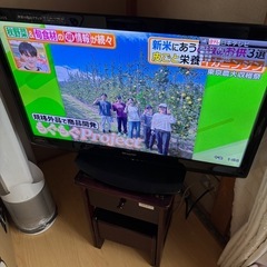 AQUOS 32　テレビ リモコン付　2011年の画像