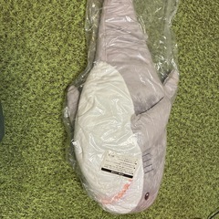 大きなサメのぬいぐるみの画像