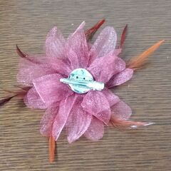 バッグ（28cm位）と花飾りの画像