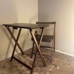 折りたたみデスク&チェアの画像
