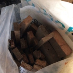 角材薪12袋くらいまとめての画像